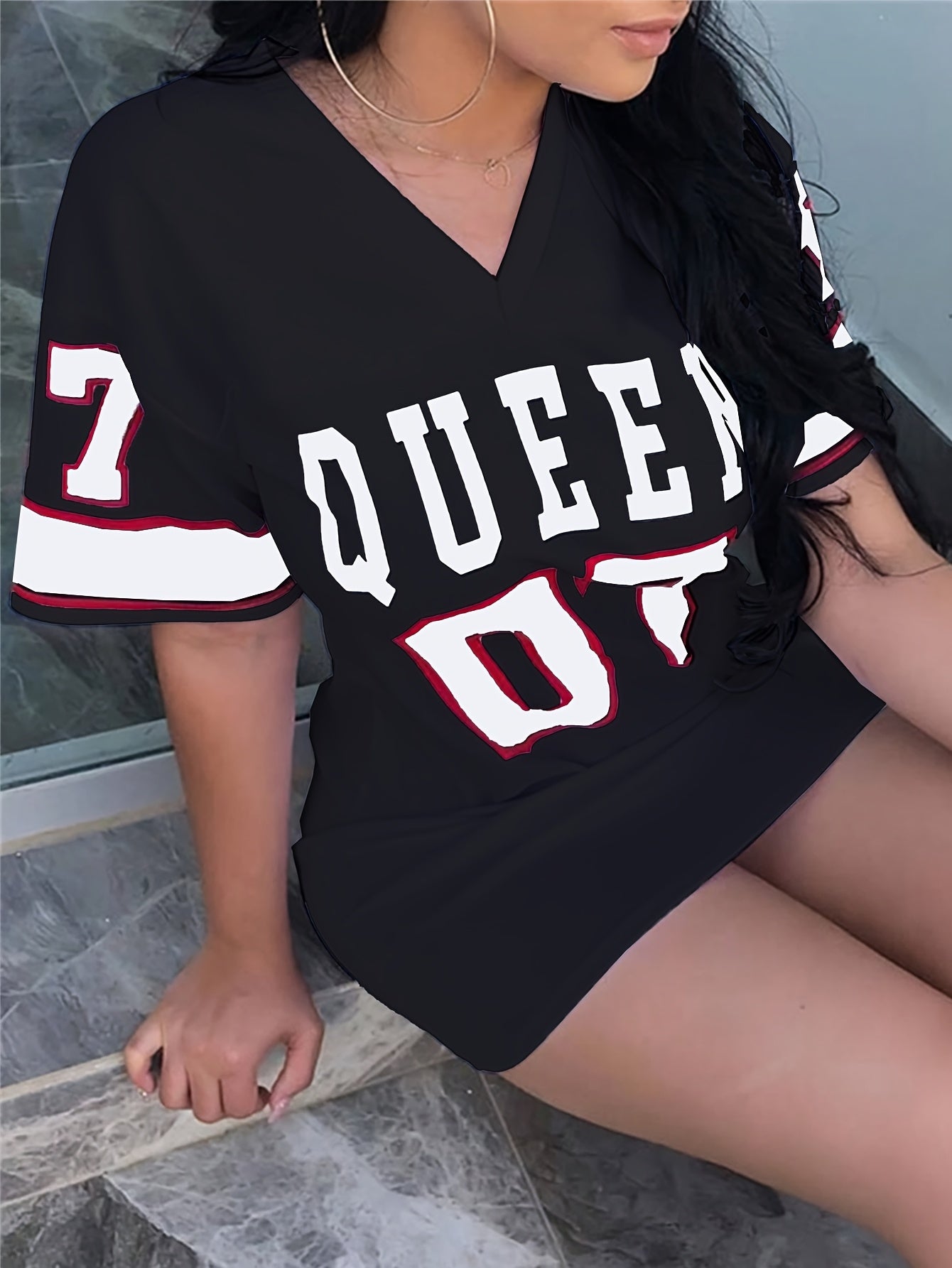 Women's Elegant V-Neck Short Sleeve Letter Print Midi Dress - Stretchy Polyester Blend, Black with "QUEEN 07" Design, Form-Fitting Mid-Length Dress for All Seasons